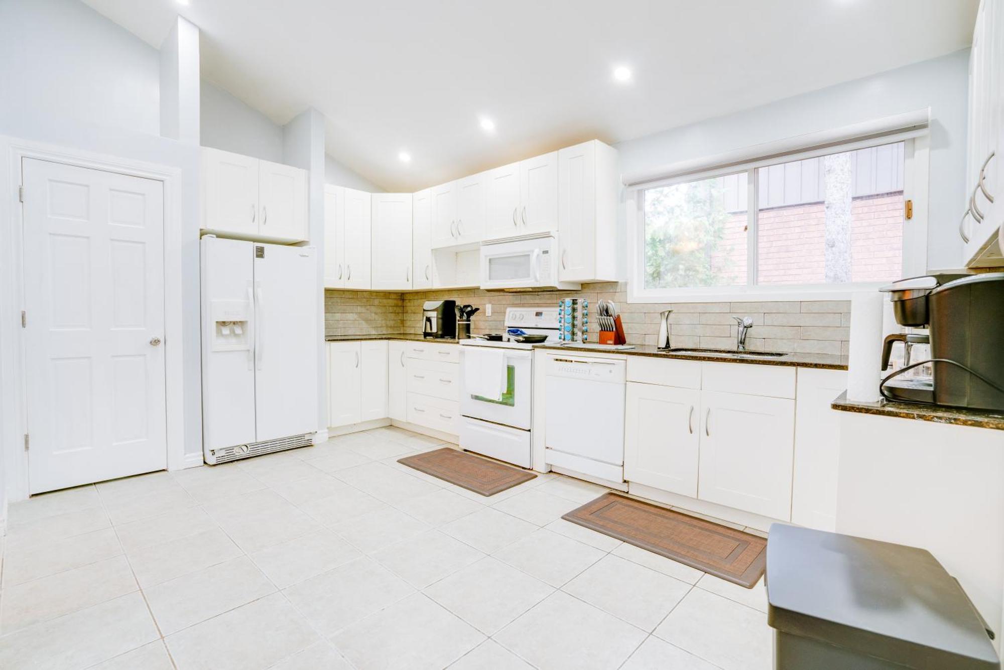 Furnished Family Home Near Toronto - Great Location Game Room - Backyard - Parking & Self Checkin Pickering Exterior foto